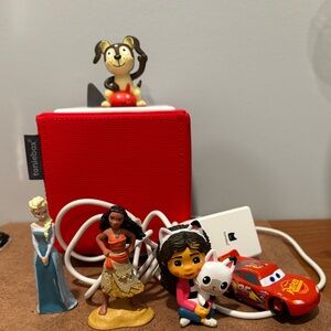 Original Toniebox with five figurines